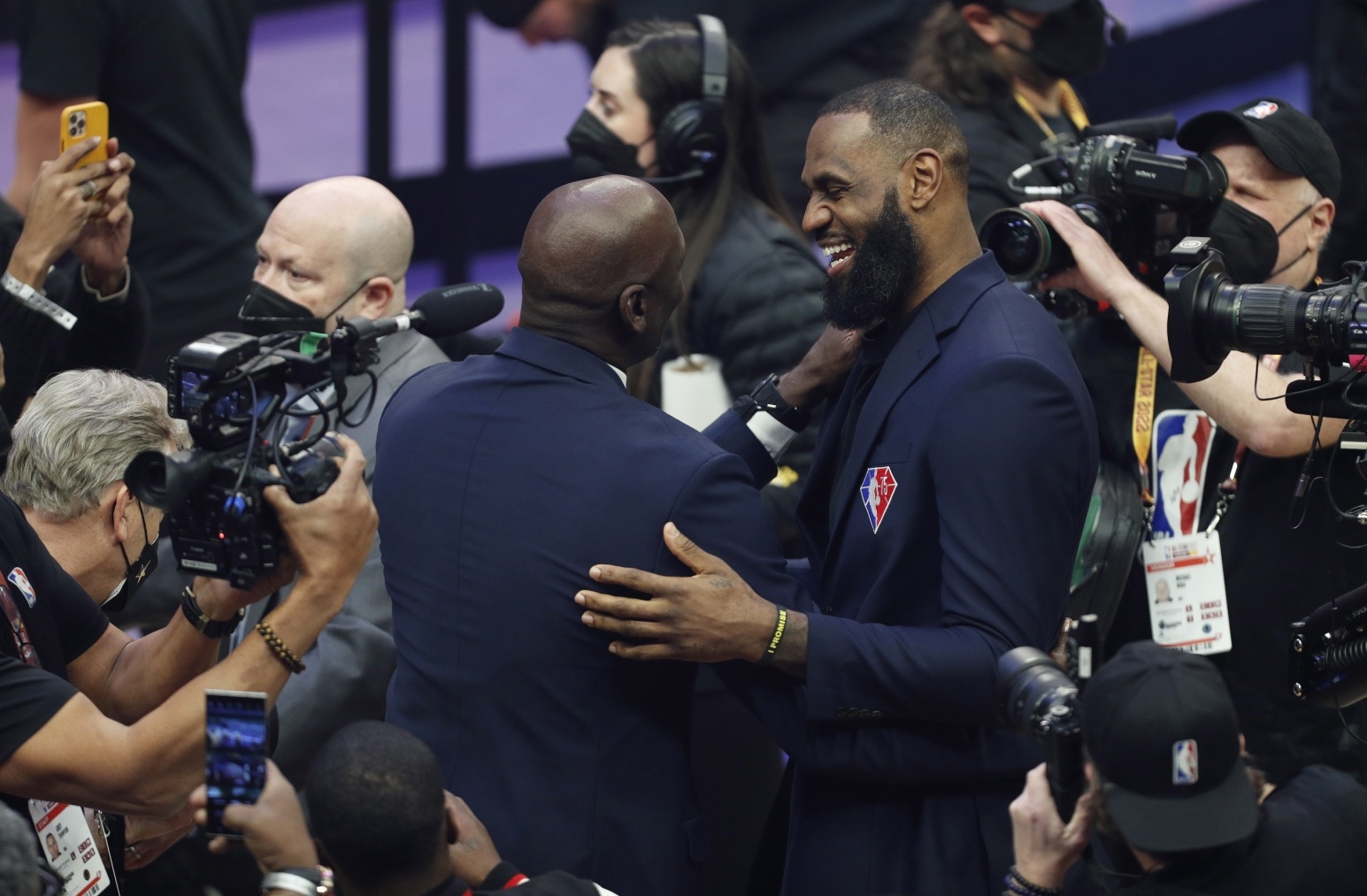 39岁传奇詹姆斯创历史 超越乔丹成NBA最年长MVP票选得主