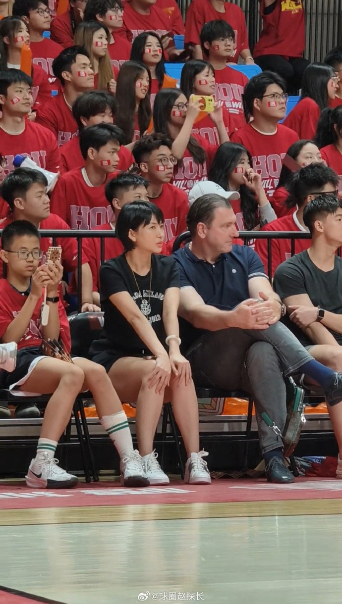福建男篮高层现身CUBAL赛场 疑为考察华大北体关键对决