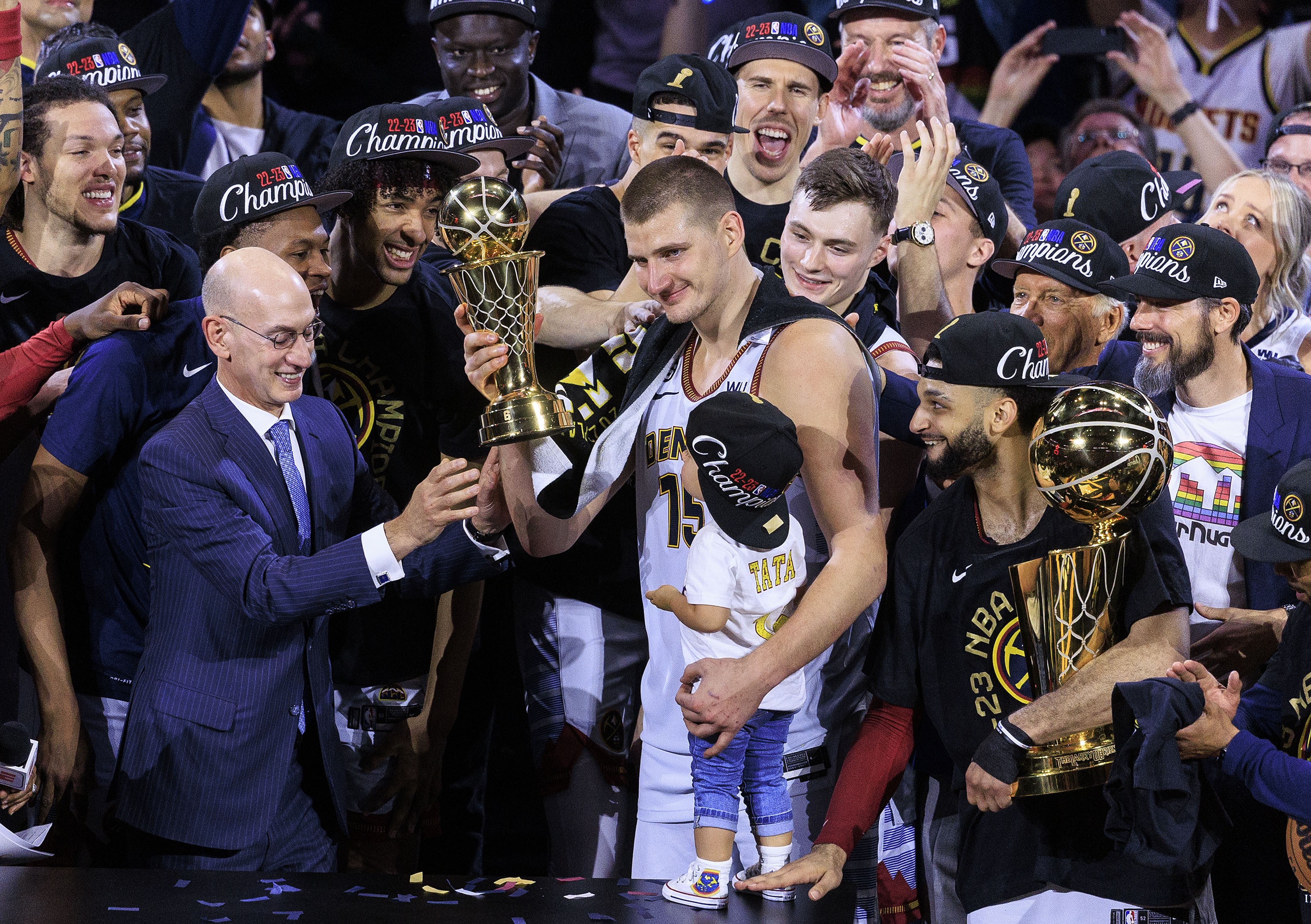 掘金两年前今日登顶NBA 约基奇总决赛MVP封神之战